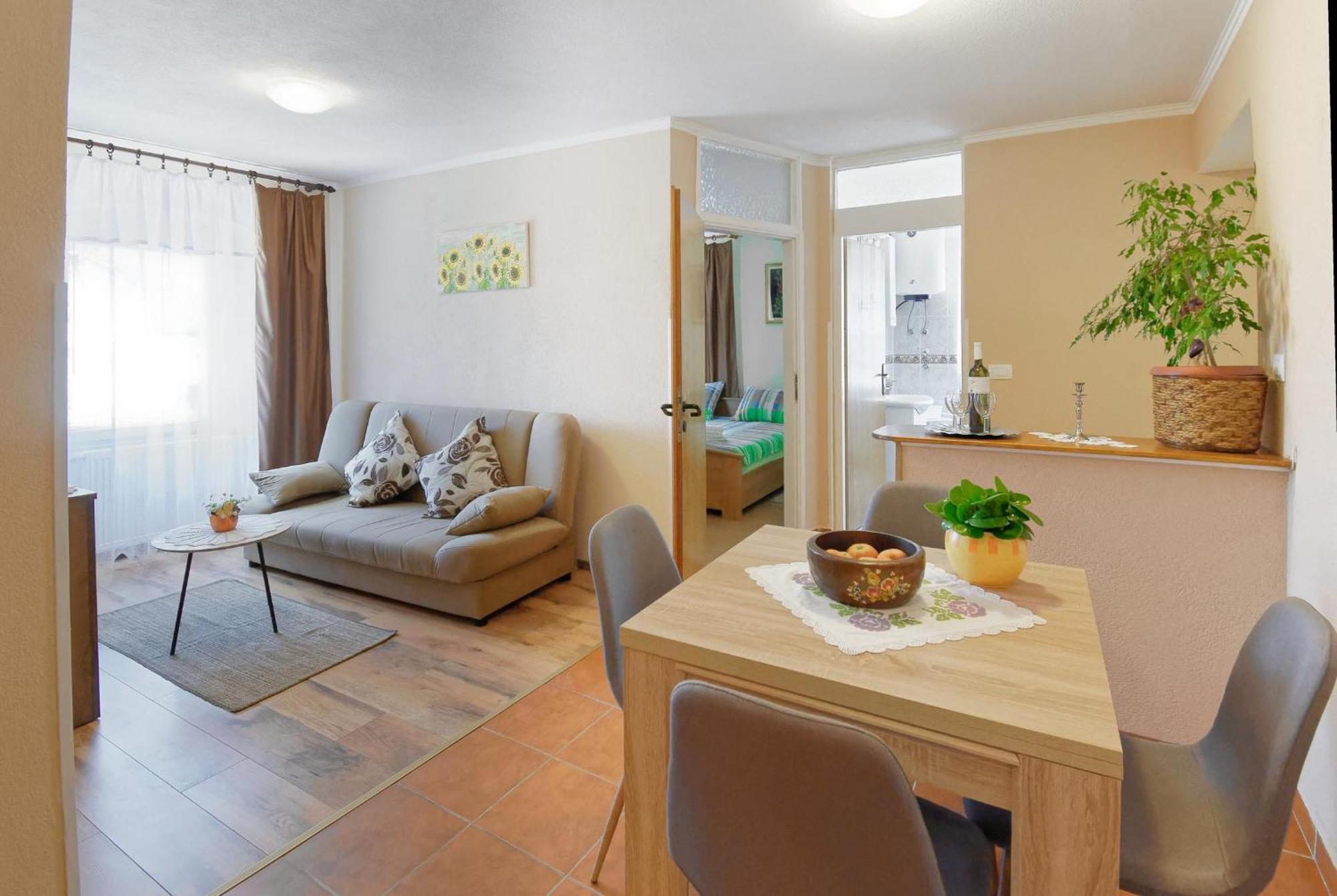 Apartments Viola By Rent Istria Momjan Exterior photo